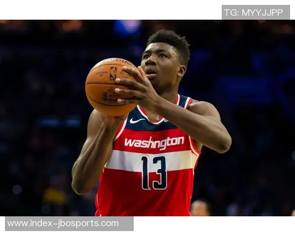 托马斯布莱恩特高效表现8投6中三分球全中贡献15分7篮板2盖帽